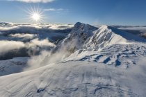 Las crestas nevadas en la montaña Piccolo Lagazuoi, Cortina d 'Ampezzo, Dolomitas, Italia - foto de stock