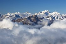 Vue sur le Sasso Bianco et le plateau de la Pale di San Martino, Dolomites, Agordino, Veneto, Italie — Photo de stock