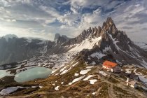 The refuge Antonio Locatelli - S. Innerkofler - DREIZINNENHTTE and Mount Paterno. In the valley below the beautiful lakes of Piani, in a dawn of early summer, Dolomites, Trentino-Alto Adige, Italy — Stock Photo