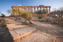 Templo de Juno Lacinia, Valle de los Templos, Agrigento, Sicilia, Italia, Europa - foto de stock