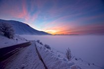 Morgendämmerung, Winterlandschaft, Sibillini Nationalpark, Castelluccio di Norcia, Norcia, Umbrien, Italien, Europa — Stockfoto