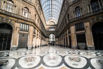 Vista do interior da Galleria Umberto, Nápoles, Campânia, Itália, Europa — Fotografia de Stock