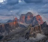 Die Landschaft der Dolomiten im Veneto. monte pelmo, averau, nuvolau und ra gusela im Hintergrund. Die Dolomiten gehören zum Unesco-Weltnaturerbe. europa, mitteleuropa, italien — Stockfoto