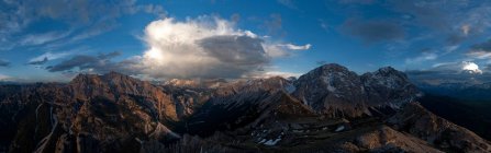 Cumulonimbus über die croda rossa, fanes, fanes-sennes-prags naturpark, dolomiten, trentino-alto adige, italien — Stockfoto