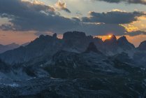 Pôr do sol nas Dolomitas, Dolomiti di Sesto, Trentino-Alto Adige, Itália — Fotografia de Stock