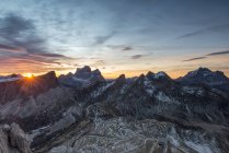 Lever de soleil photographié depuis le sommet de la Ra Gusela, Dolomites, Veneto, Italie — Photo de stock