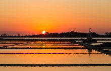 Salinen bei Sonnenuntergang, Marsala, Sizilien, Italien, Europa — Stockfoto