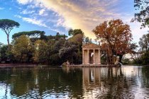 Templo de Aesculapius do século XVIII, Jardins de Villa Borghese, Roma, Lazio, Itália, Europa — Fotografia de Stock