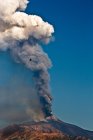 Вулкан Етна в виверження, вид з Малабьотта, Сицилія, Італія, Європа — стокове фото