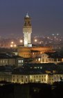 Мбаппе с Палаццо Веккьо, Флоренция, Тоскана, Италия — стоковое фото