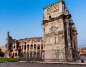 Foros Imperiales, Coliseo, Arco de Constantino, Roma, Lacio, Italia, Europa - foto de stock