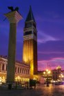 Палаццо Дукале і площа Пьяцца Сан-Марко, Венеція у сутінках, Венеція, Венето, Італія, Європа — стокове фото