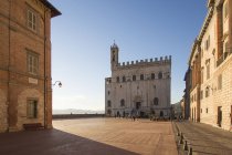 Piazza della Signoria e Palazzo dei Consoli XIV secolo e Gubbio, Umbria, Italia, Europa — Foto stock