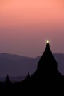 Zona del Templo Arqueológico Bagan; Región de Mandalay, Myanmar, Birmania, Sudeste Asiático - foto de stock