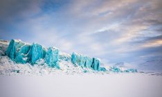 La falesia di ghiaccio del paesaggio ghiacciaio di Tunabreen a Spitzbergen, Svalbard, Norvegia, Scandinavia, Europa — Foto stock