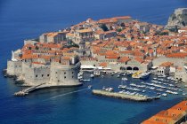 Старая гавань, старый город, Дубровник, Далмация, Хорватия, Европа — стоковое фото