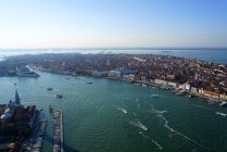 Vista de Venecia desde el helicóptero, Laguna de Venecia, Italia, Europa - foto de stock
