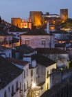 Vista de la ciudad. Pequeña ciudad histórica Obidos con un casco antiguo medieval, una atracción turística al norte de Lisboa Europa, sur de Europa, Portugal - foto de stock