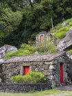 Edifícios tradicionais de pedra seca. Ilha de São Jorge, uma ilha dos Açores (Ilhas dos Acores) no oceano Atlântico. Os Açores são uma região autónoma de Portugal. Europa, Portugal, Açores — Fotografia de Stock