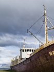 Destruição do Gardar, o primeiro navio de aço da Islândia. The remote Westfjords (Vestfirdir) in north west Iceland. Europa, Escandinávia, Islândia — Fotografia de Stock