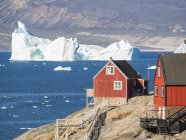 The town Uummannaq in the north of West Greenland, located on an island  in the Uummannaq Fjord System. America, North America, Greenland — Stock Photo