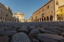 The cobblestone of Piazza Sordello square, View of the Cathedral of San Pietro di Mantova, Mantua, Lombardy, Italy, Europe — Stock Photo