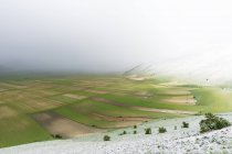 Вид на Пьян-Гранде-де-Качуччи-ди-Норсия, Умбрия, Италия, Европа — стоковое фото