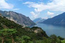 Vue du lac de Garde depuis Bassanega, Tremosine, Lombardie, Italie, Europe — Photo de stock