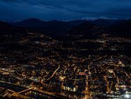 Vue nocturne de la ville de Trente et de la place du Dôme depuis la vue sur la Sardaigne de Sardaigne, Trentin, Italie, Europe — Photo de stock