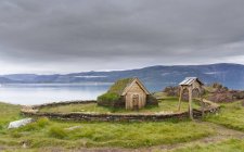 Réplica da igreja de Tjodhilde. O assentamento Qassiarsuk, provavelmente o velho Brattahlid, a casa de Erik, o Vermelho. América do Norte, Gronelândia, Dinamarca — Fotografia de Stock