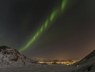 Nordlicht in der Nähe von leknes, Insel vestvagoy. die lofoten inseln in norwegen im winter. europa, skandinavien, norwegen, februar — Stockfoto
