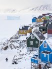 Ciudad Uummannaq durante el invierno en el norte de Groenlandia. América, América del Norte, Dinamarca, Groenlandia - foto de stock