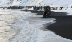 Laekjavik, берег біля Lon в зимовий період. Ландшафт у східних фіорди Ісландії між Ходіном і Дюміогурром. Європа, Північна Європа, Ісландія, Лютий — стокове фото