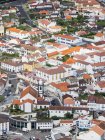 Velas, la città principale dell'isola. Isola di Sao Jorge, un'isola delle Azzorre (Ilhas dos Acores) nell'oceano Atlantico. Le Azzorre sono una regione autonoma del Portogallo. Europa, Portogallo, Azzorre — Foto stock