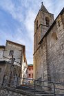 Passeggiando nel borgo di Scanno, Veduta del campanile della Chiesa di Santa Maria Della Valle, Anticipazione, LAquila, Abruzzo, Italia, Europa — Foto stock