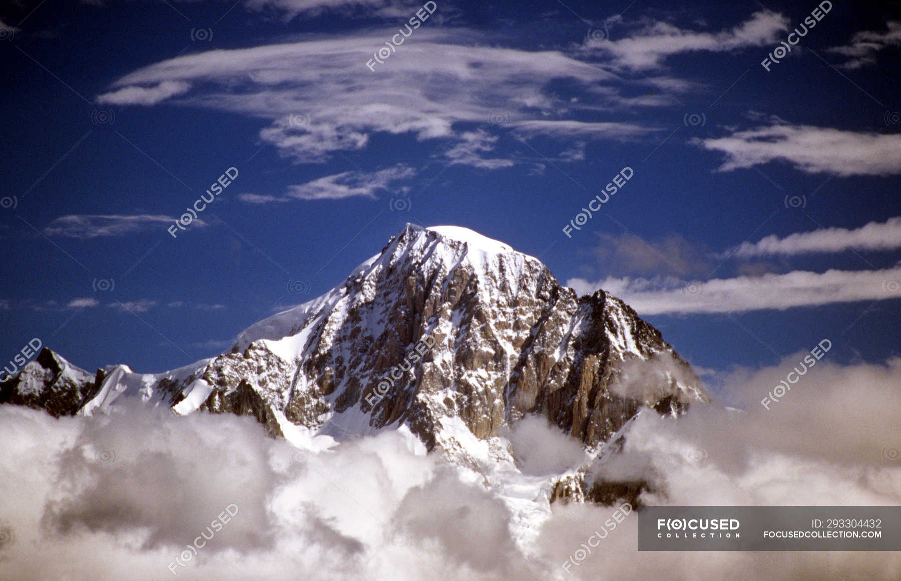 korn Northern jord Monte Bianco, view from La Thuile Valley, Aosta Valley, Italy — landscape,  hiking - Stock Photo | #293304432
