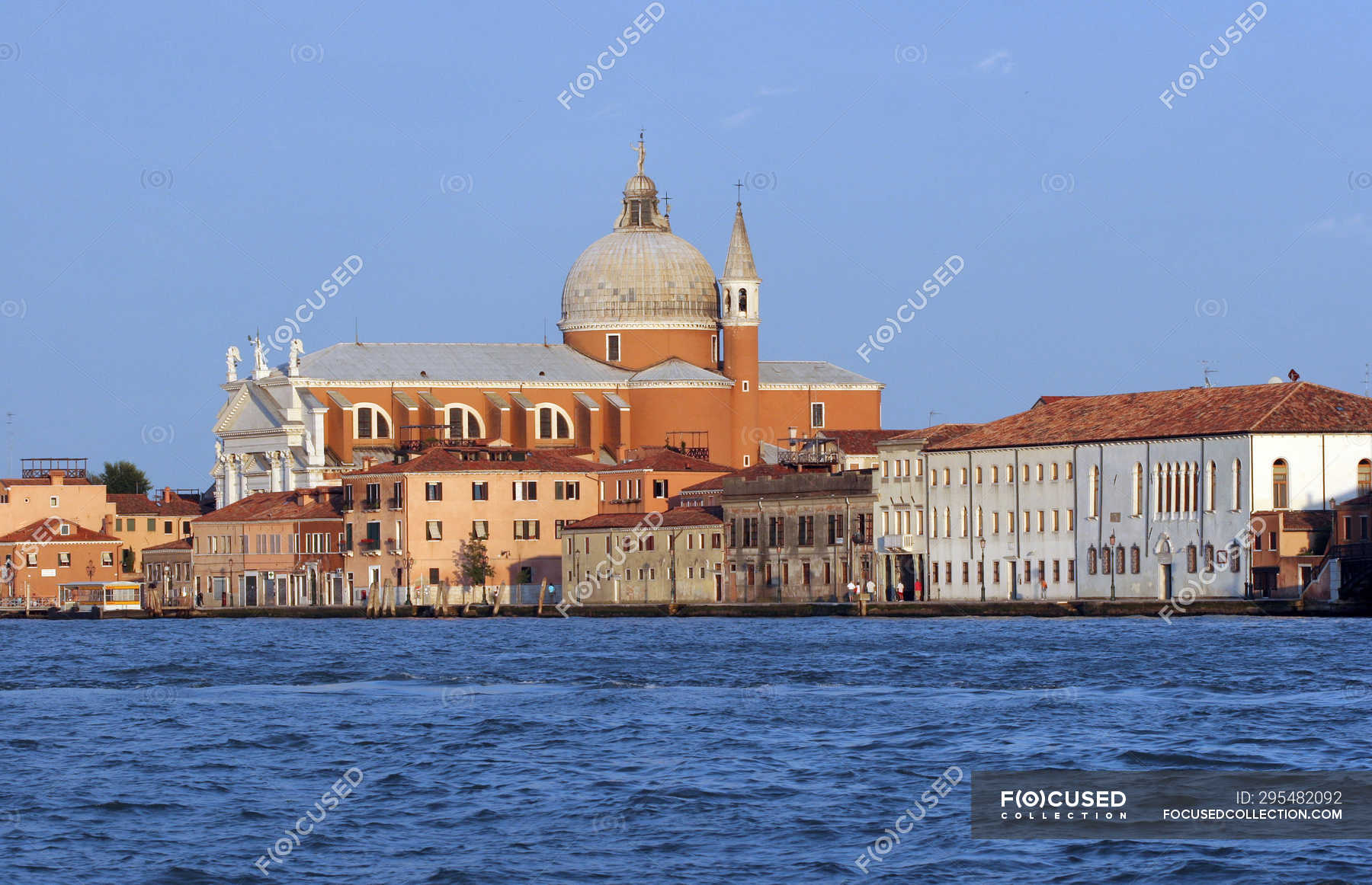 canale-della-giudecca-y-la-iglesia-redentore-giudecca-venecia-veneto