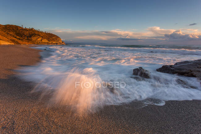 Capo Bruzzano capa ao amanhecer, Costa dei Gelsomini costa, Calábria, Itália, Europa — Fotografia de Stock