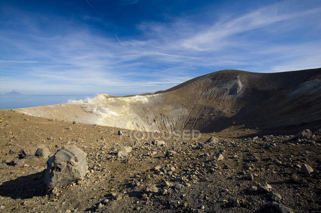 The cone of the volcano, Vulcano Island, Eolie Islands, Messina, Sicily, Italiy, Europa — Stock Photo