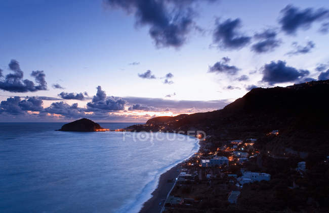 Playa Maronti, Barano d 'Ischia, Isla de Ischia, Campania, Italia, Europa - foto de stock