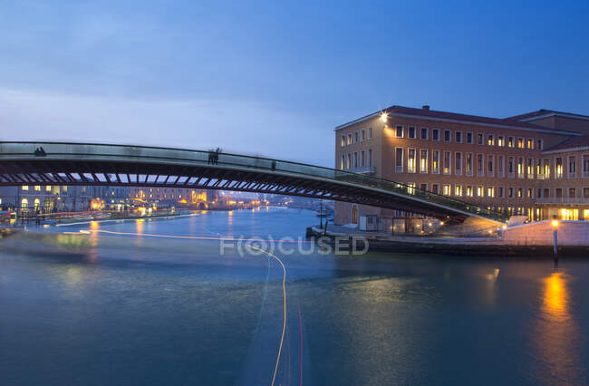 Ponte Calatrava di notte, Venezia, Veneto, Italia, Europa — Foto stock