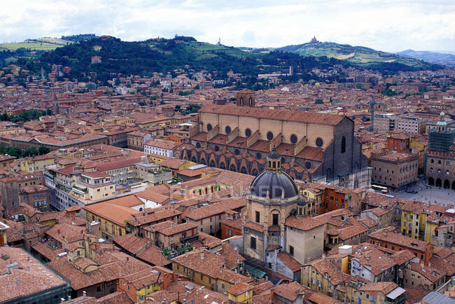 Vista aérea Bolonia, Emilia-Romaña, Italia - foto de stock