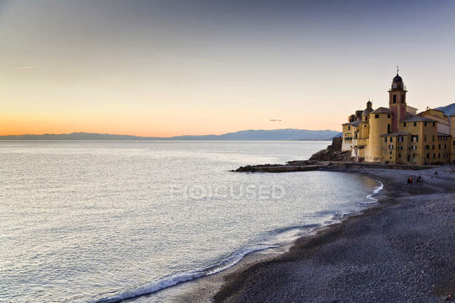 Edifici tramonto a Camogli, Liguria — Foto stock