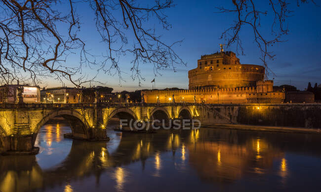 Castello di Sant'Angelo nell'ora blu, Roma, Lazio, Italia — Foto stock