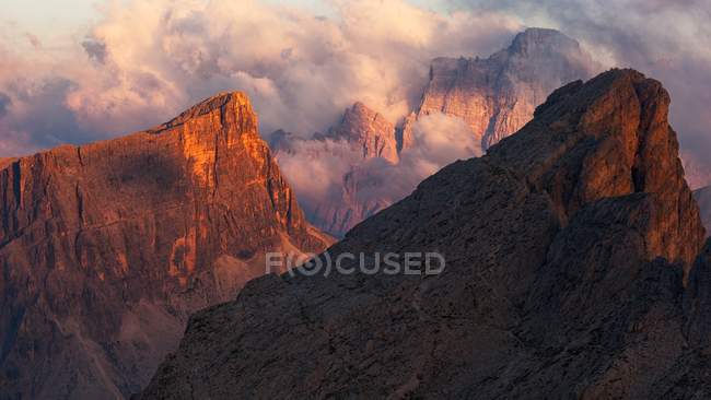 Gusela del Nuvolao, Ampezzo Dolomites, Cortina d 'Ampezzo, Veneto, Italia - foto de stock