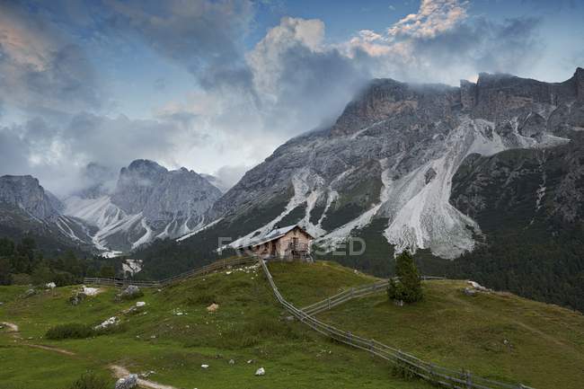 Ncisles, Odle group, Dolomites, Trentin-Haut-Adige, Italie — Photo de stock