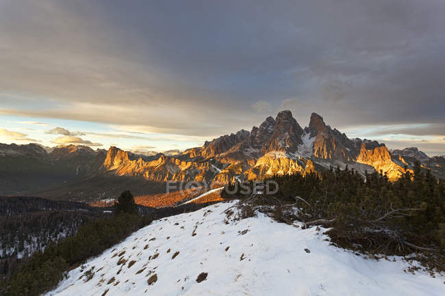 Cristallo Group, Ampezzo Dolomites, Cortina d 'Ampezzo, Veneto, Itália — Fotografia de Stock