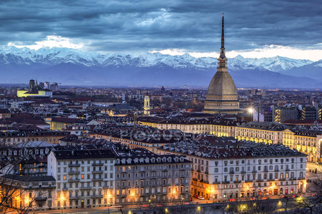 Paysage urbain de l'église Monte dei Cappuccini, Turin, Piémont, Italie — Photo de stock