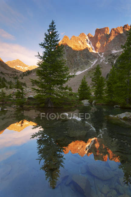 Pôr do sol em Lagarot di Lourousa, Alpi Marittime Natural Park, Gesso Valley, Piemonte, Itália — Fotografia de Stock