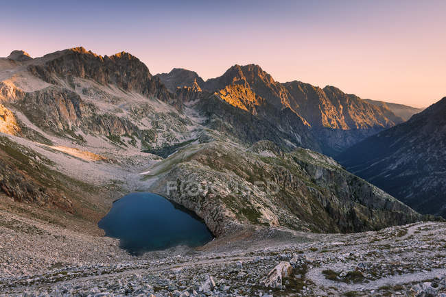Fremamorta-Seen im Morgengrauen, alpi marittime Naturpark, Gesso-Tal, Piemont, Italien — Stockfoto